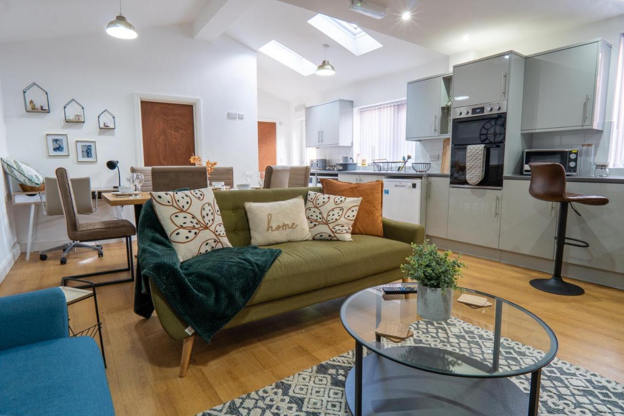 Heartland House, 7 Spacious Bedrooms Sleeps 4 Plus, Near Nec, Jlr,Bhx Birmingham Exterior photo