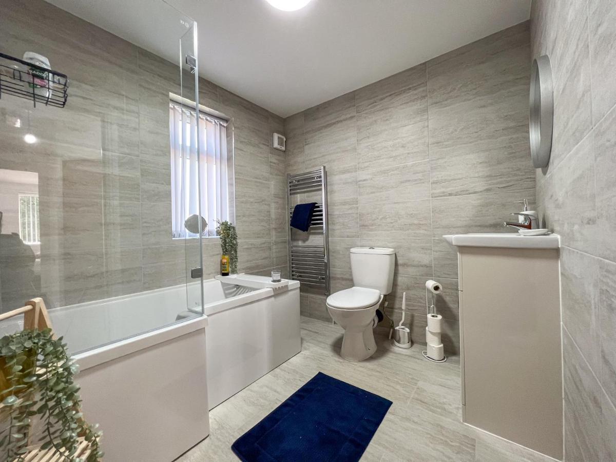Heartland House, 7 Spacious Bedrooms Sleeps 4 Plus, Near Nec, Jlr,Bhx Birmingham Exterior photo