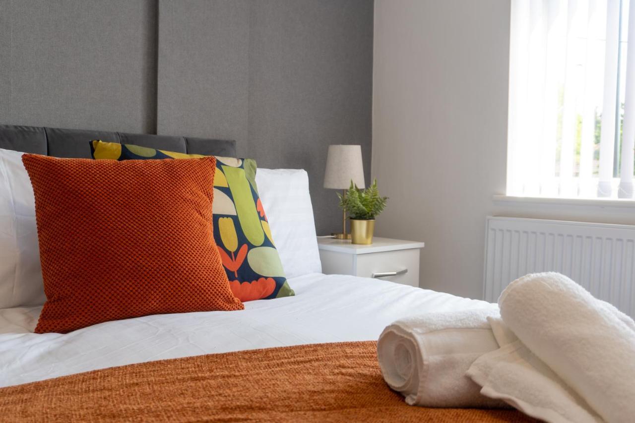 Heartland House, 7 Spacious Bedrooms Sleeps 4 Plus, Near Nec, Jlr,Bhx Birmingham Exterior photo