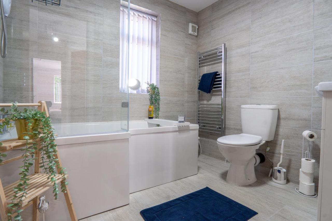 Heartland House, 7 Spacious Bedrooms Sleeps 4 Plus, Near Nec, Jlr,Bhx Birmingham Exterior photo