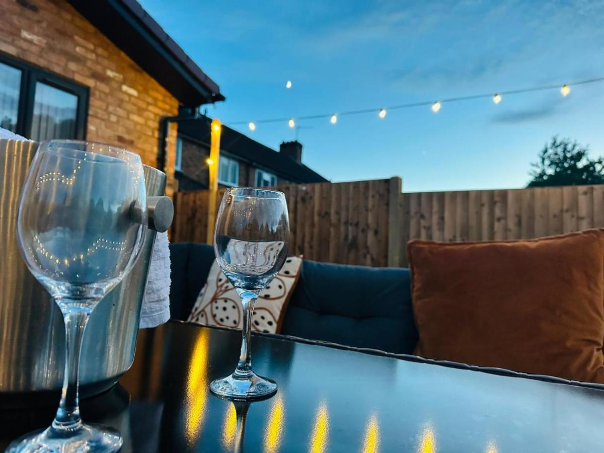 Heartland House, 7 Spacious Bedrooms Sleeps 4 Plus, Near Nec, Jlr,Bhx Birmingham Exterior photo